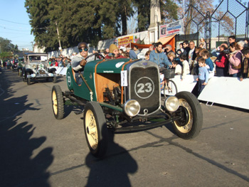 Desfile de autos antiguos y especiales